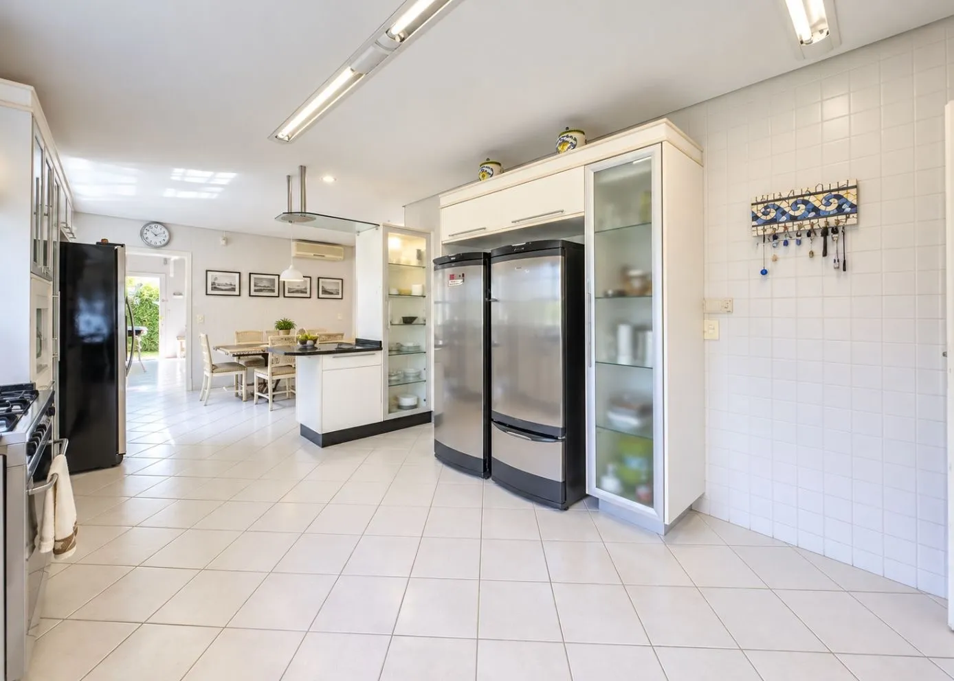 Furnished house, 660 m², with a water view — photo 13