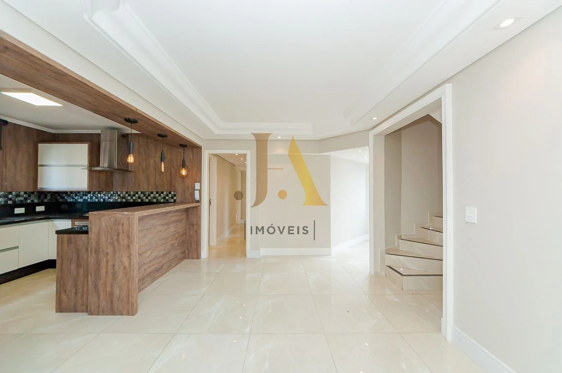 Furnished apartment, 210 m², with a glass-enclosed balcony — photo 8
