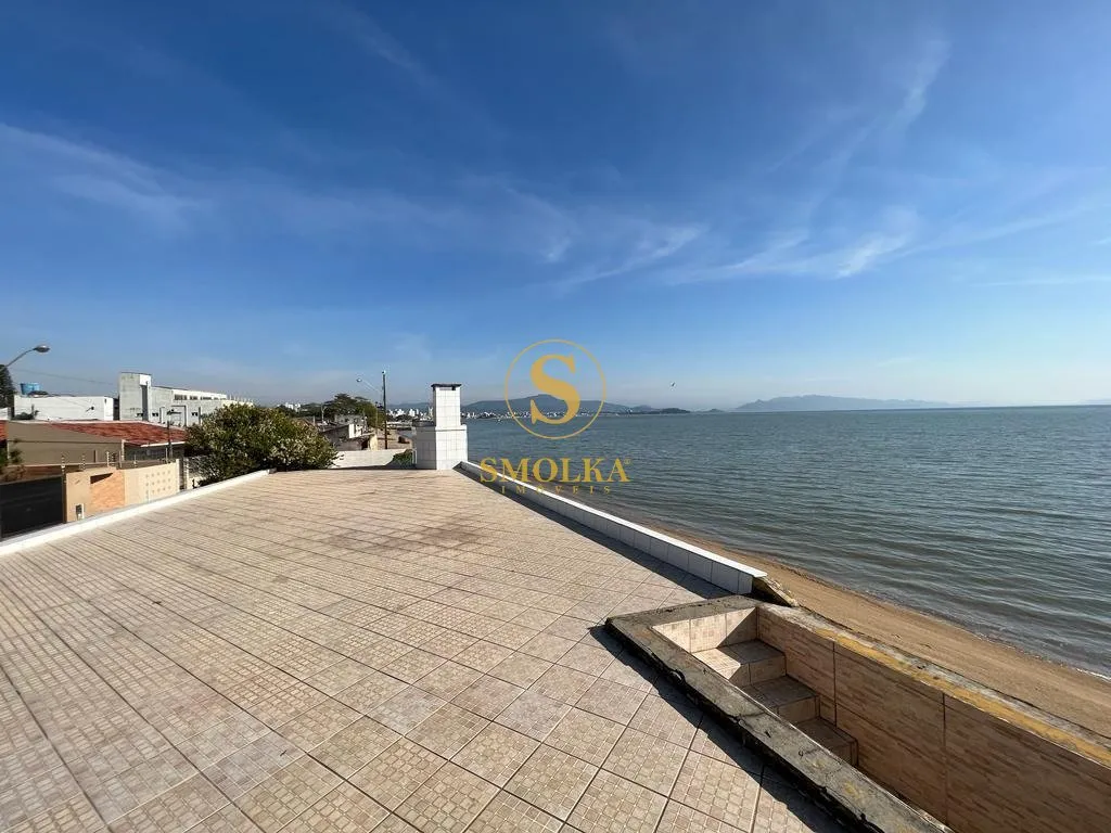 4-bedroom house with 2 en-suite baths and private garden