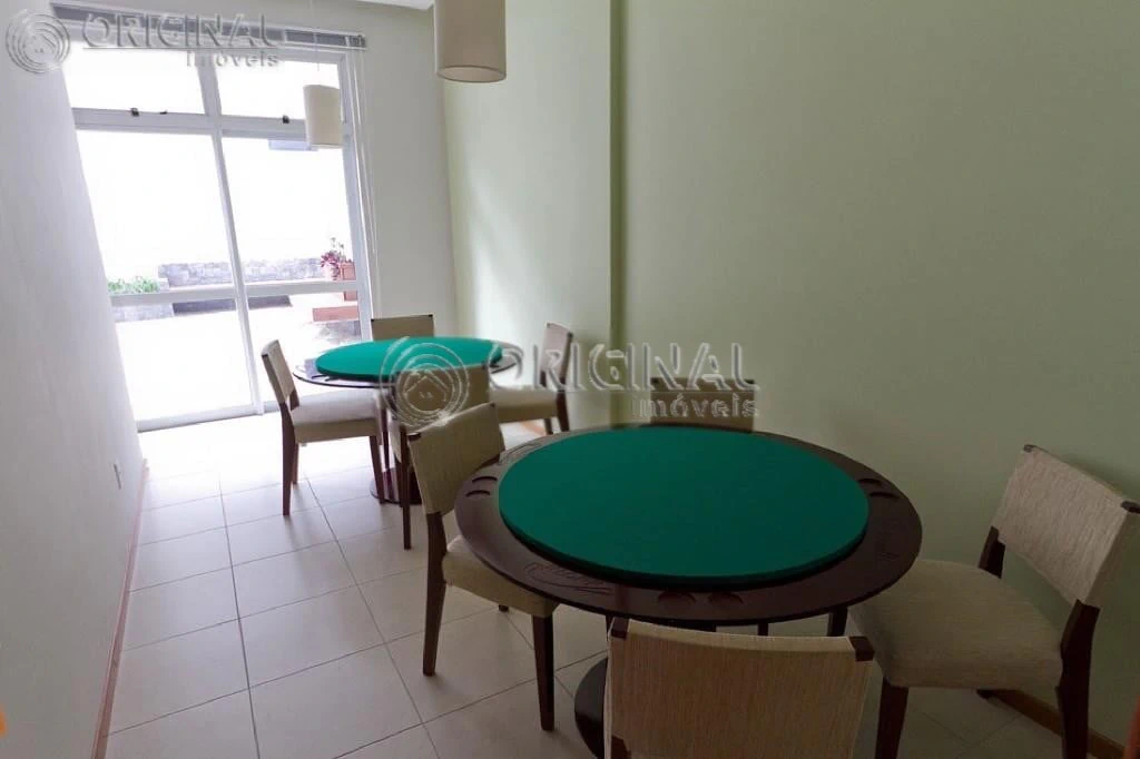 One-bedroom apartment in a building with an indoor pool — photo 24