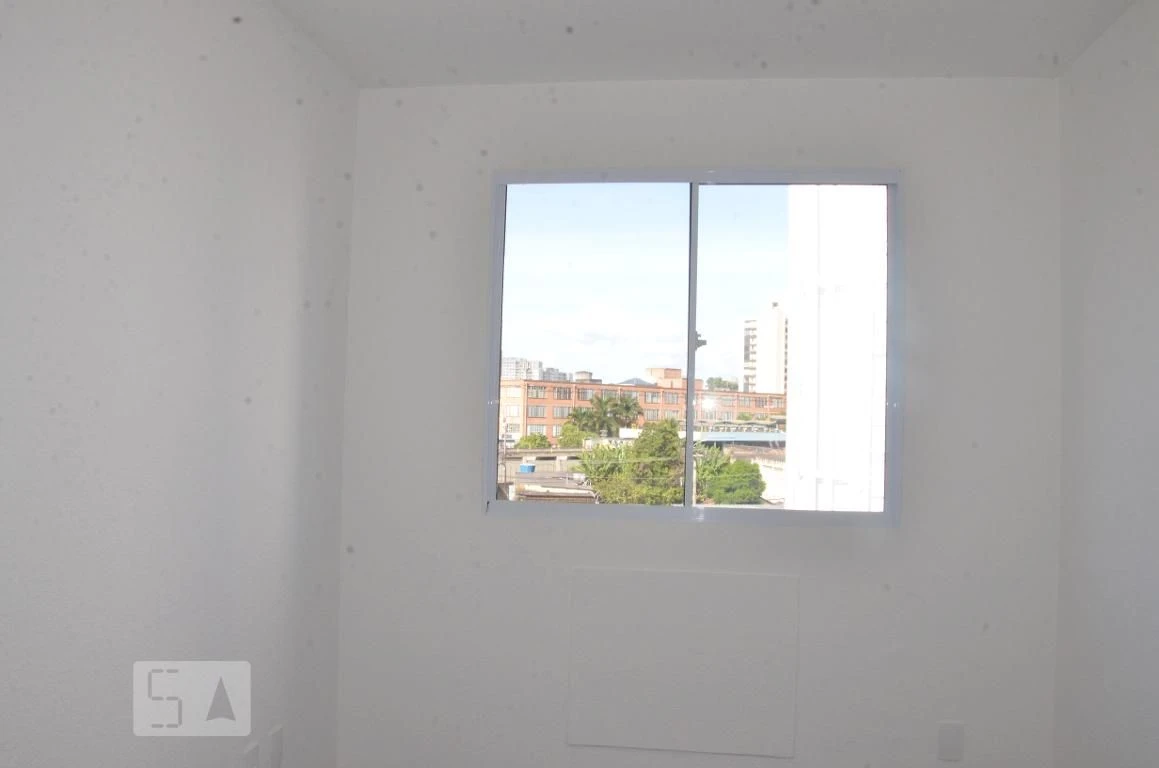 Balcony with a grill in a 2-bedroom apartment, 45 m² — photo 4