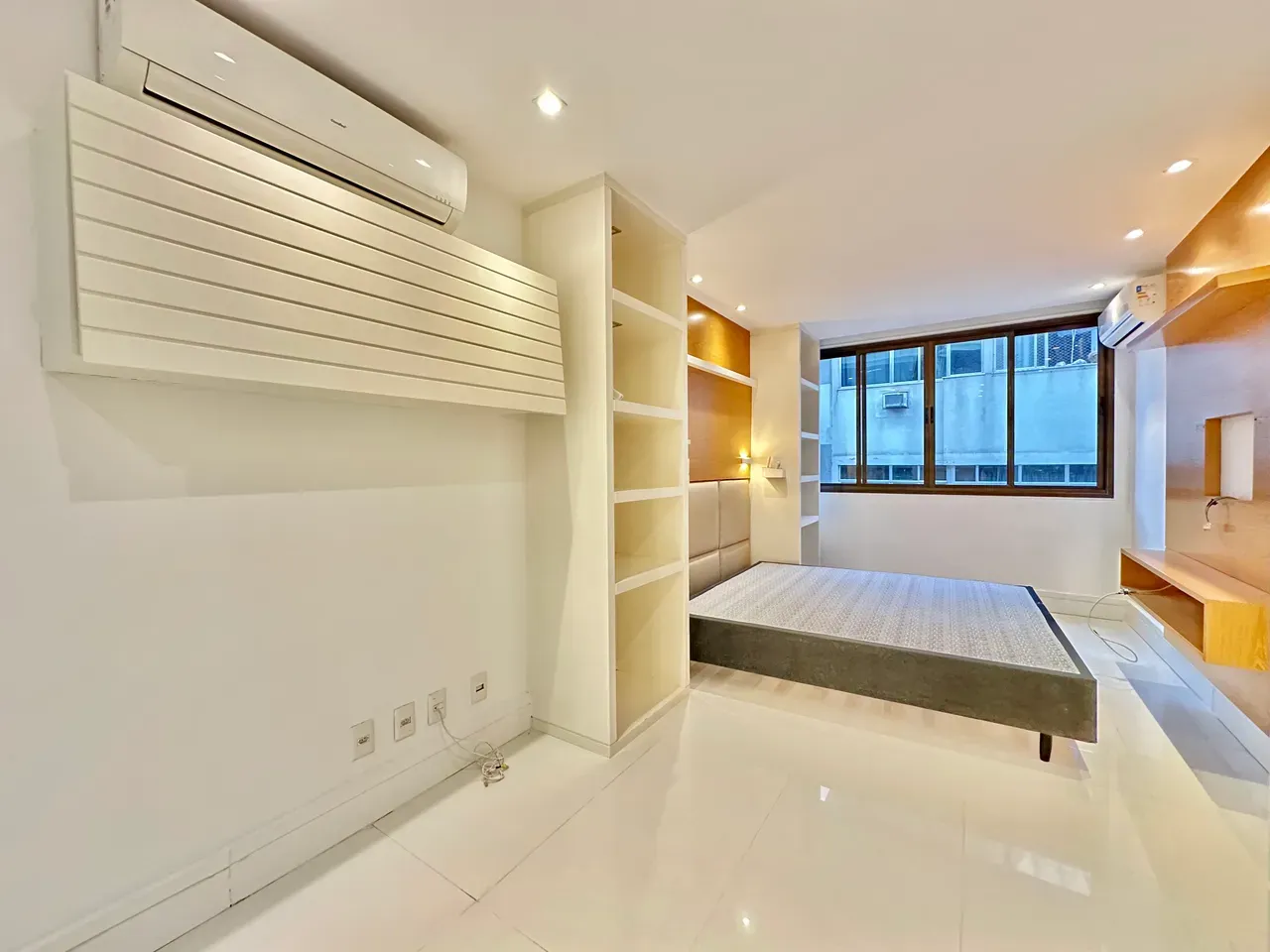 Furnished apartment, 268 m², with a water view — photo 18