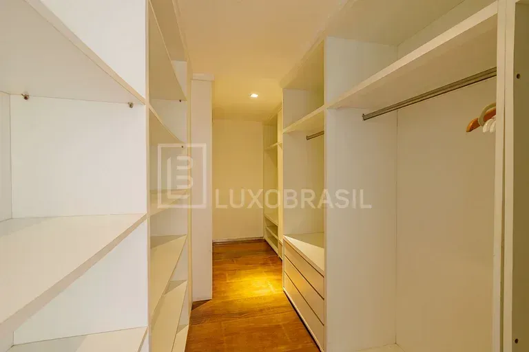 Furnished house with 5 bedrooms and an open-plan kitchen — photo 29