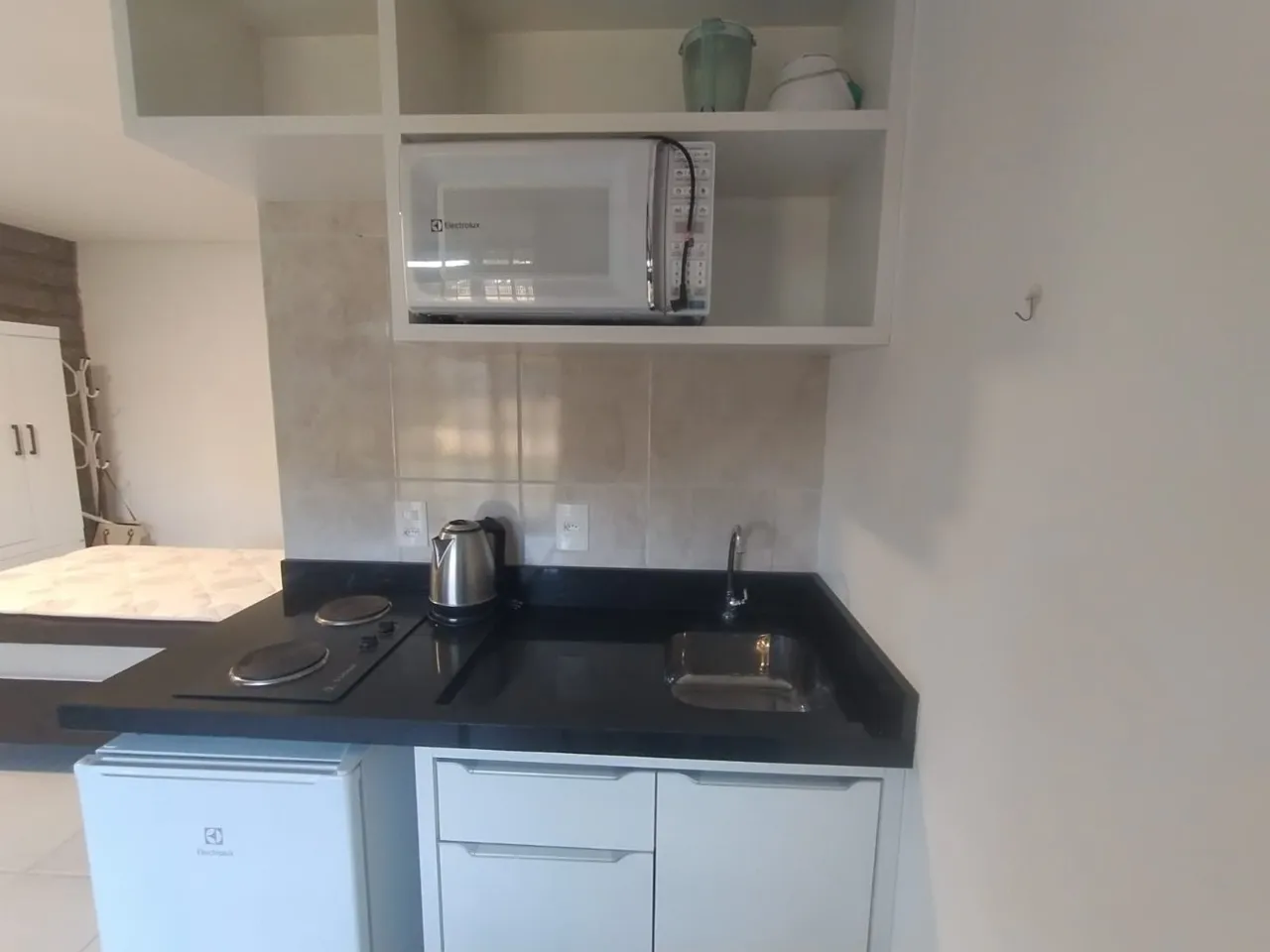 Furnished 25 m² studio with 1 bedroom and a home office — photo 2