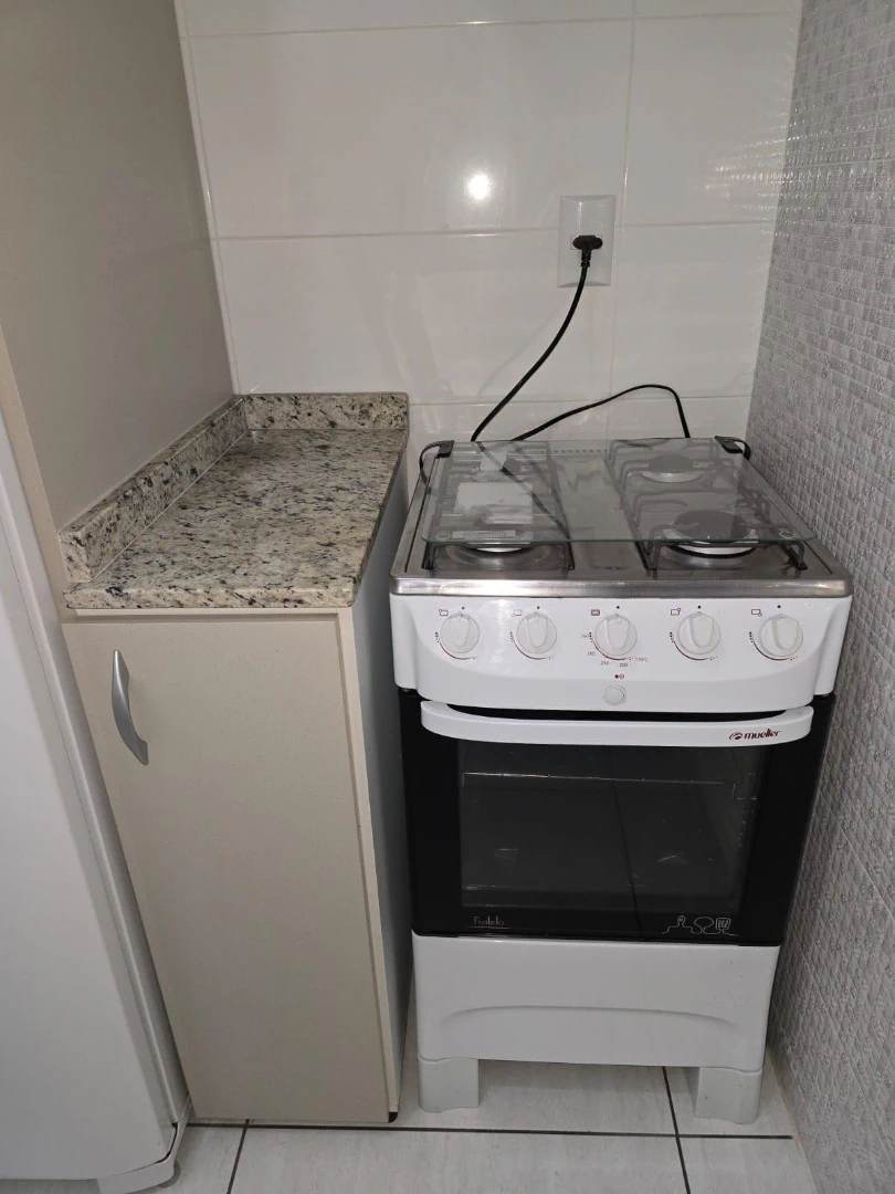 Apartamento de 1 quarto com cozinha integrada e fogão a gás — photo 4