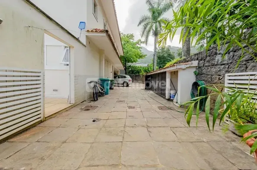 Casa sem mobília com 6 quartos e 9 banheiros — photo 42