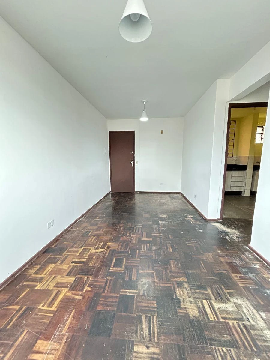 Apartamento de 3 quartos com piso de madeira ou laminado — photo 6