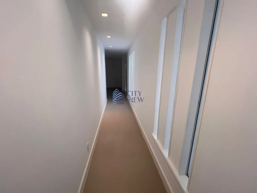 4-bedroom apartment with 5 bathrooms and a balcony — photo 7