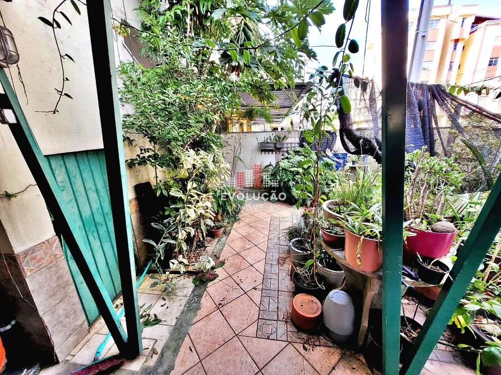 Unfurnished 2-bedroom apartment with balcony