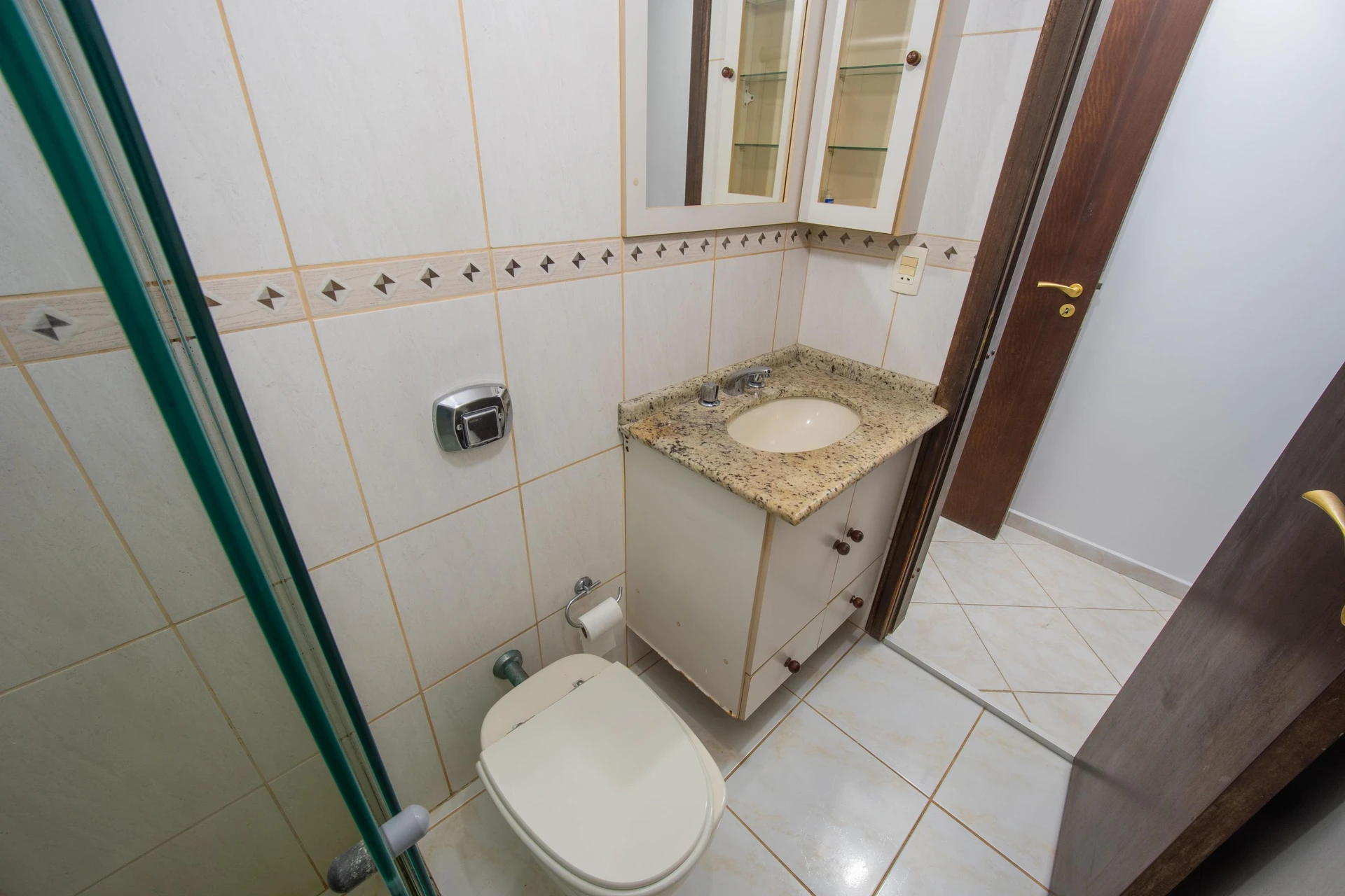 Квартира з 2 спальнями та балконом із грилем — photo 37