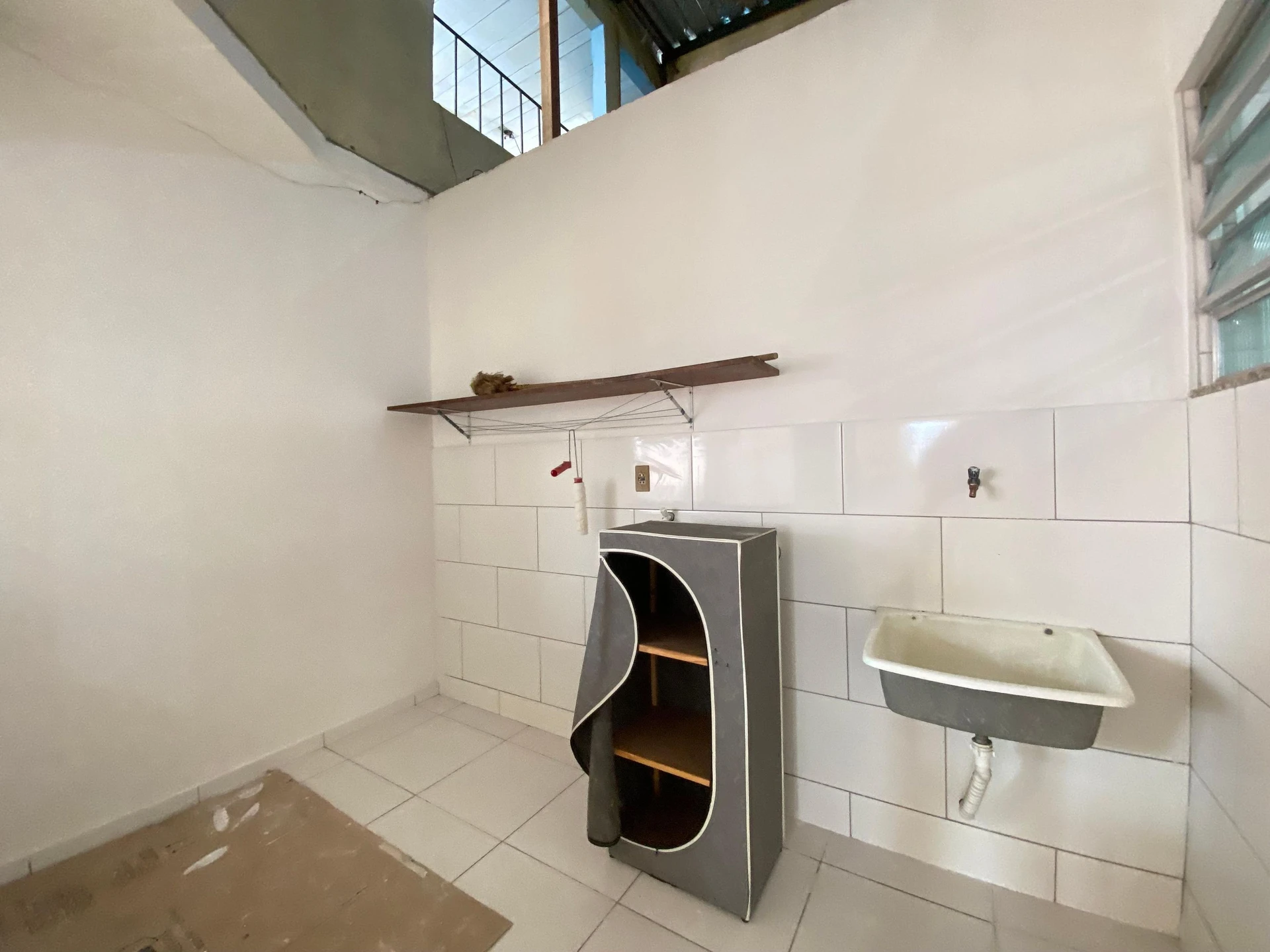 House with 2 bedrooms and a glass-enclosed shower — photo 12