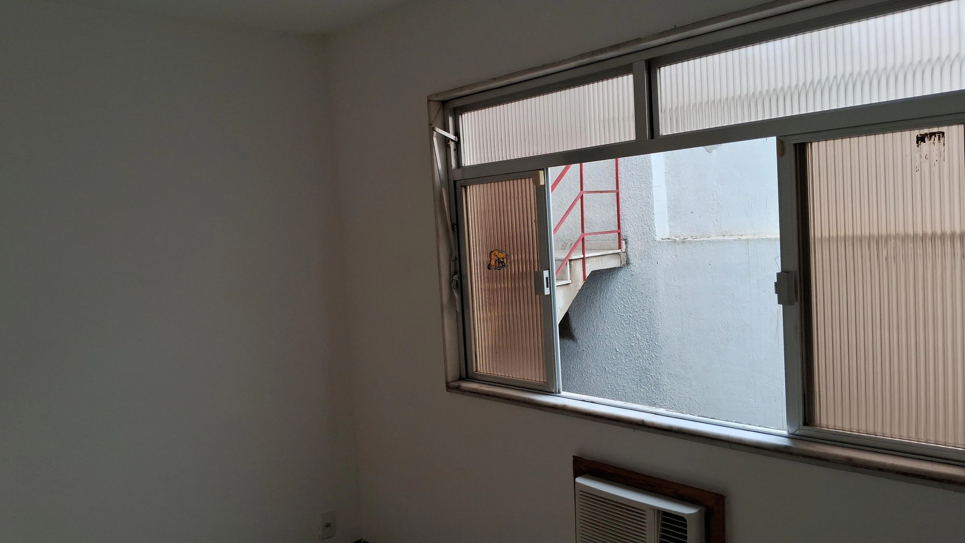 Unfurnished house with 6 bedrooms and private garden — photo 52