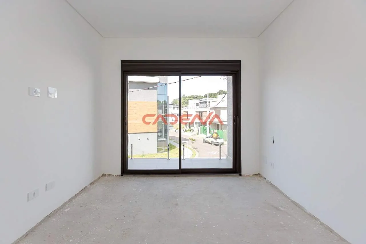 Balcony with a grill in a 3-bedroom house, 128 m² — photo 17