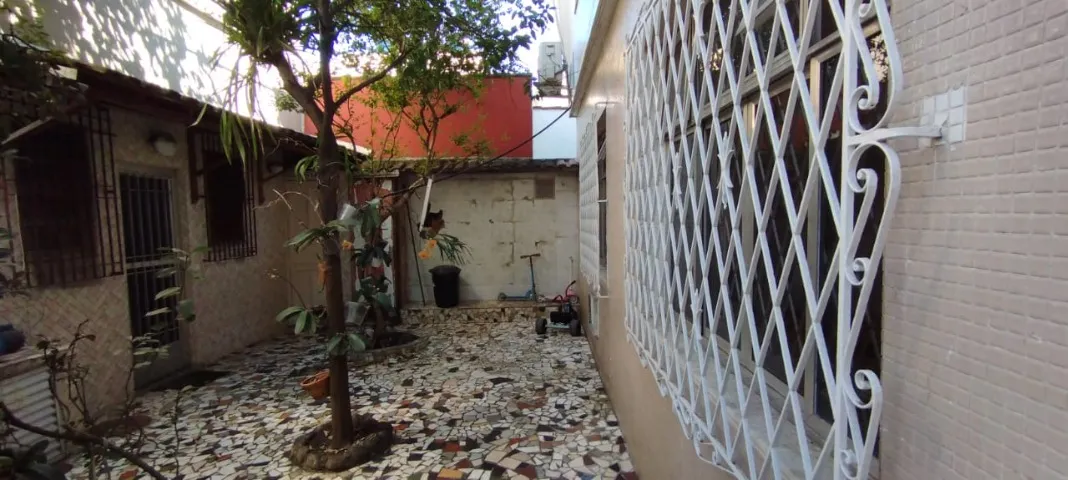Unfurnished 3-bedroom apartment with balcony — photo 10