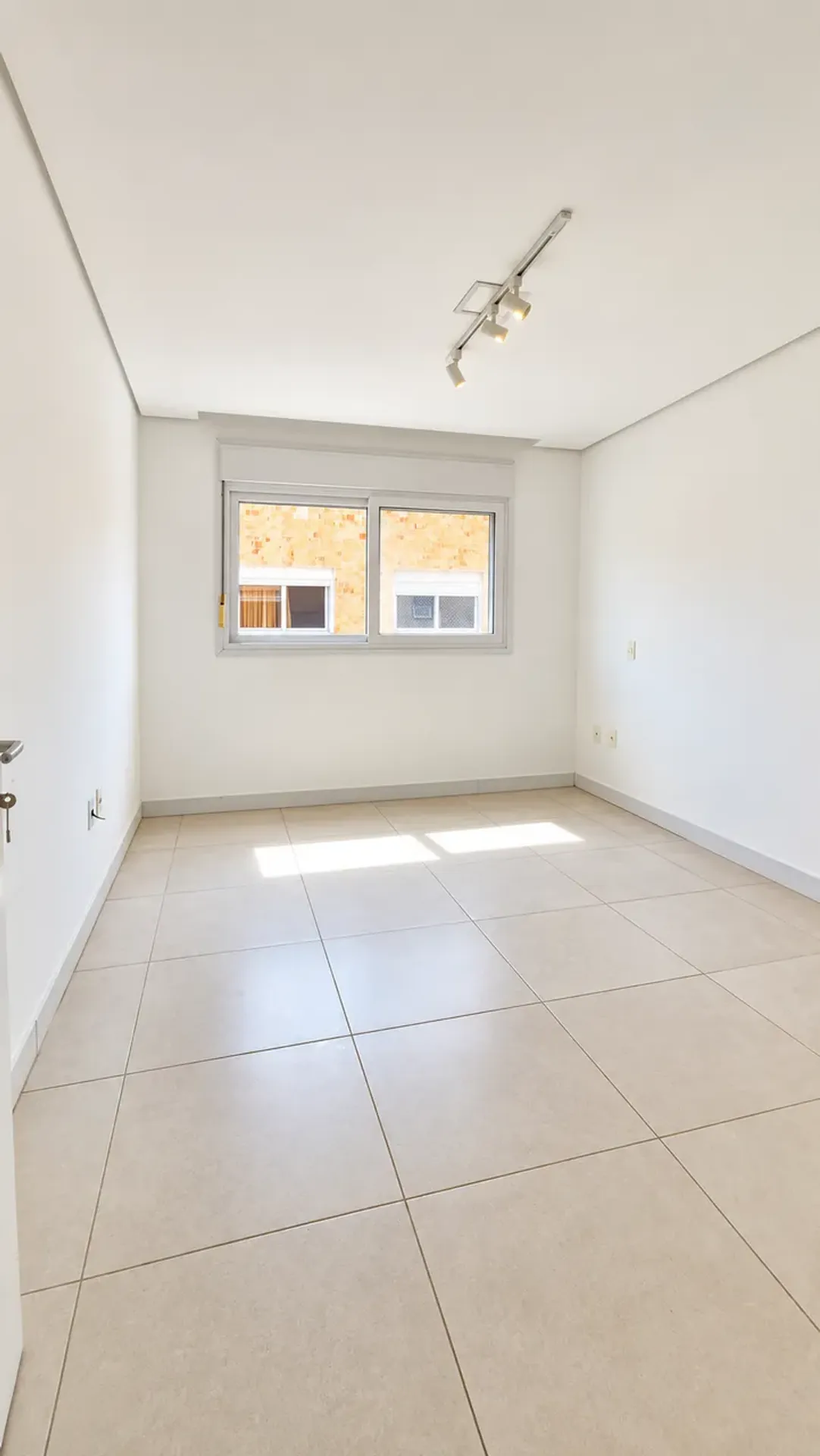 3-bedroom apartment in a building with a sauna — photo 4