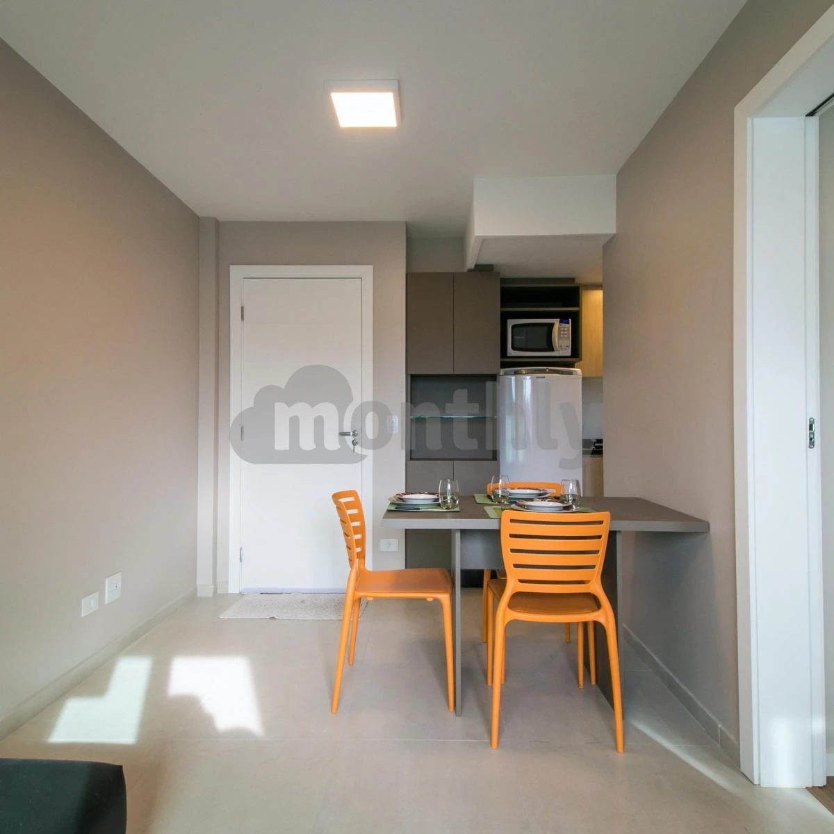 One-bedroom apartment with a washing machine — photo 7