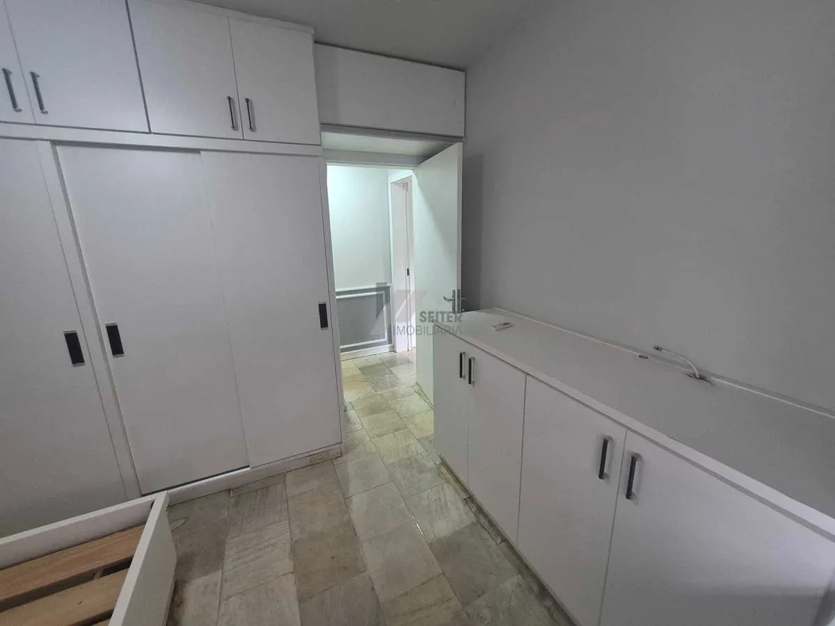 3-bedroom apartment with a glass-enclosed balcony — photo 30