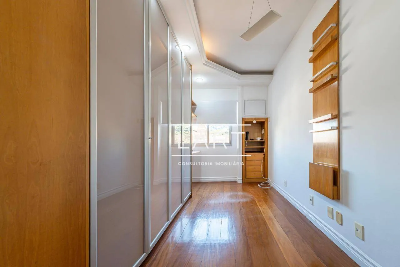 4-bedroom apartment with 200 m² and building elevator — photo 10