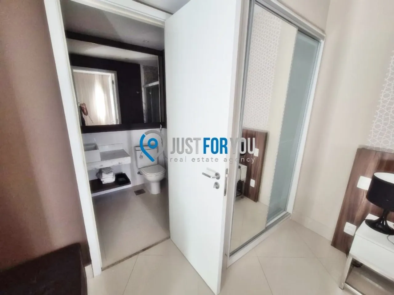 1-bedroom apartment with a balcony and 55 m² — photo 6
