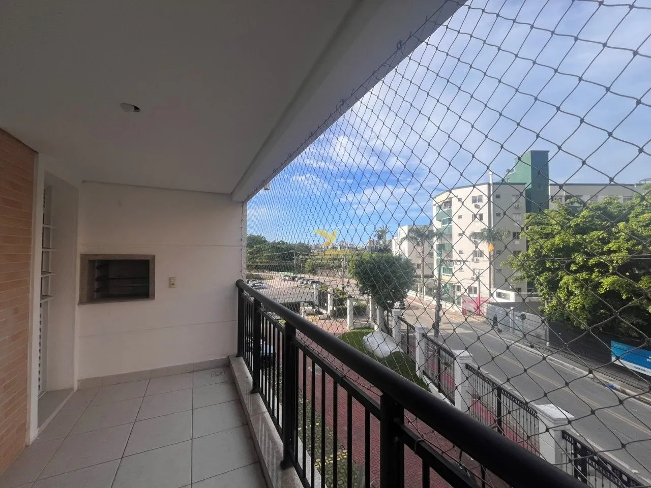 3 quartos e varanda envidraçada: apartamento de 104 m²