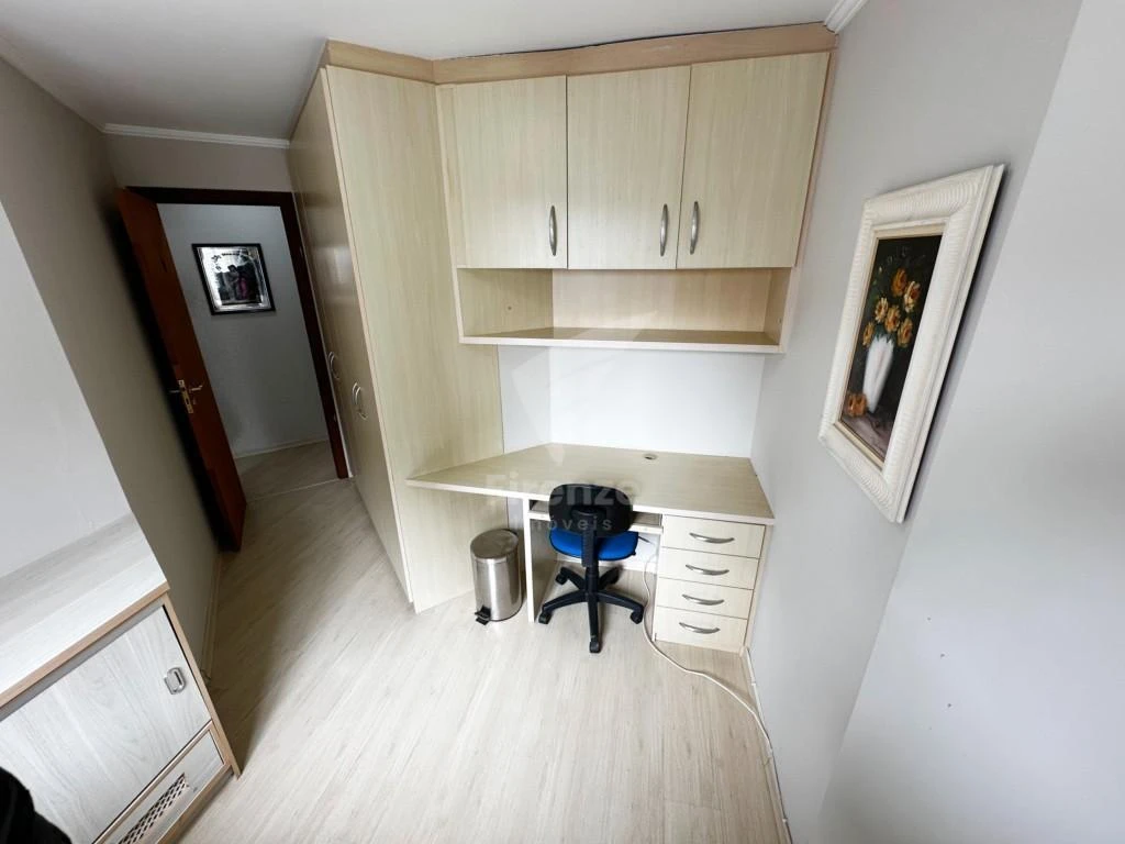 Glass-enclosed balcony in a 3-bedroom apartment, 113 m² — photo 7