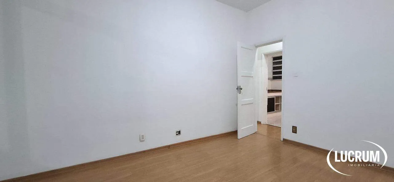 2-bedroom apartment with wood or laminate floors — photo 22