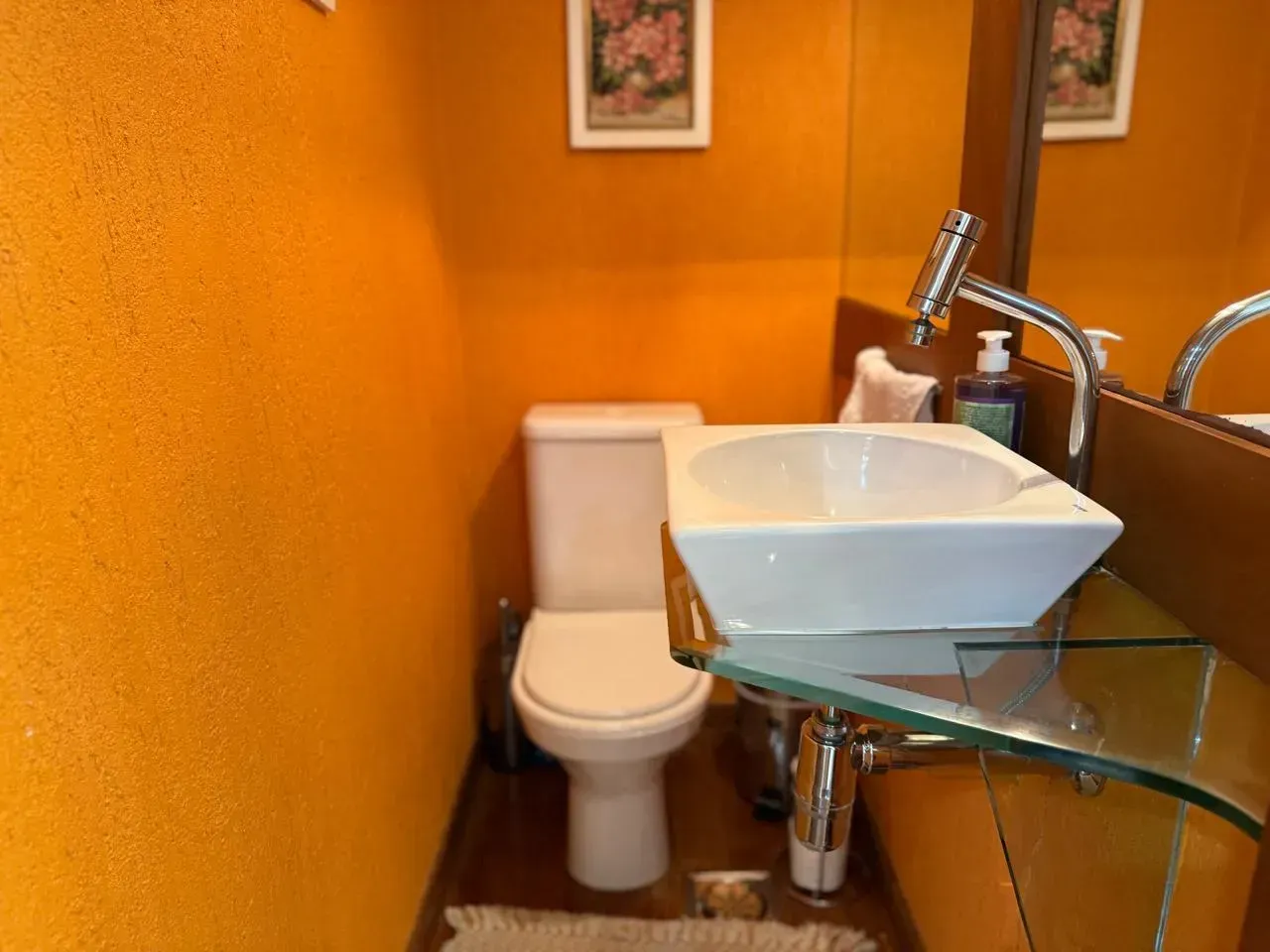 Furnished house with 4 bedrooms, 5 bathrooms and desk — photo 17