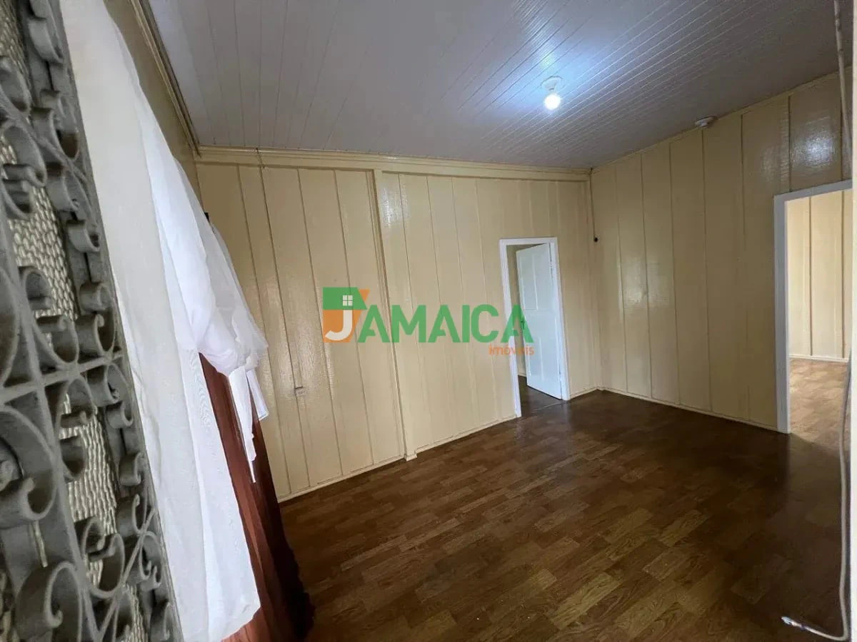 Деревянный пол или ламинат и 3 спальни: дом 80 м²