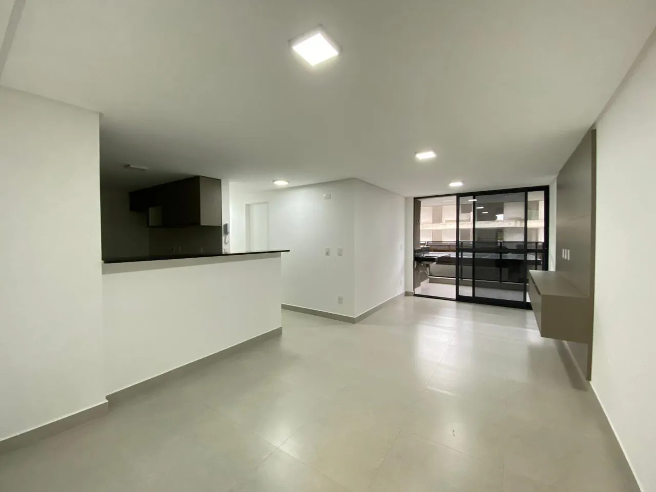 3-bedroom rental apartment with enclosed balcony — photo 8