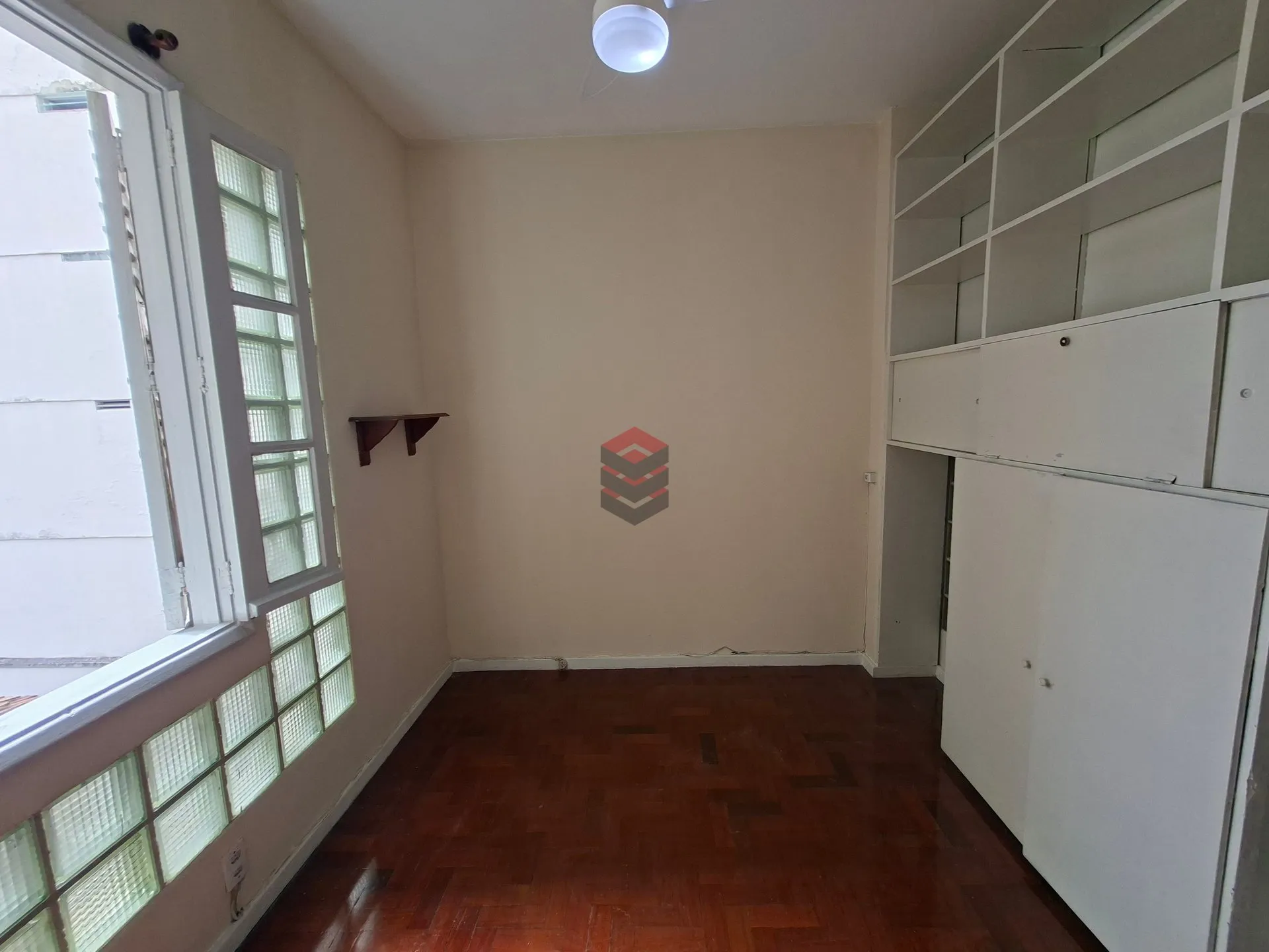 Apartment, 159 m², with wood or laminate floors — photo 17