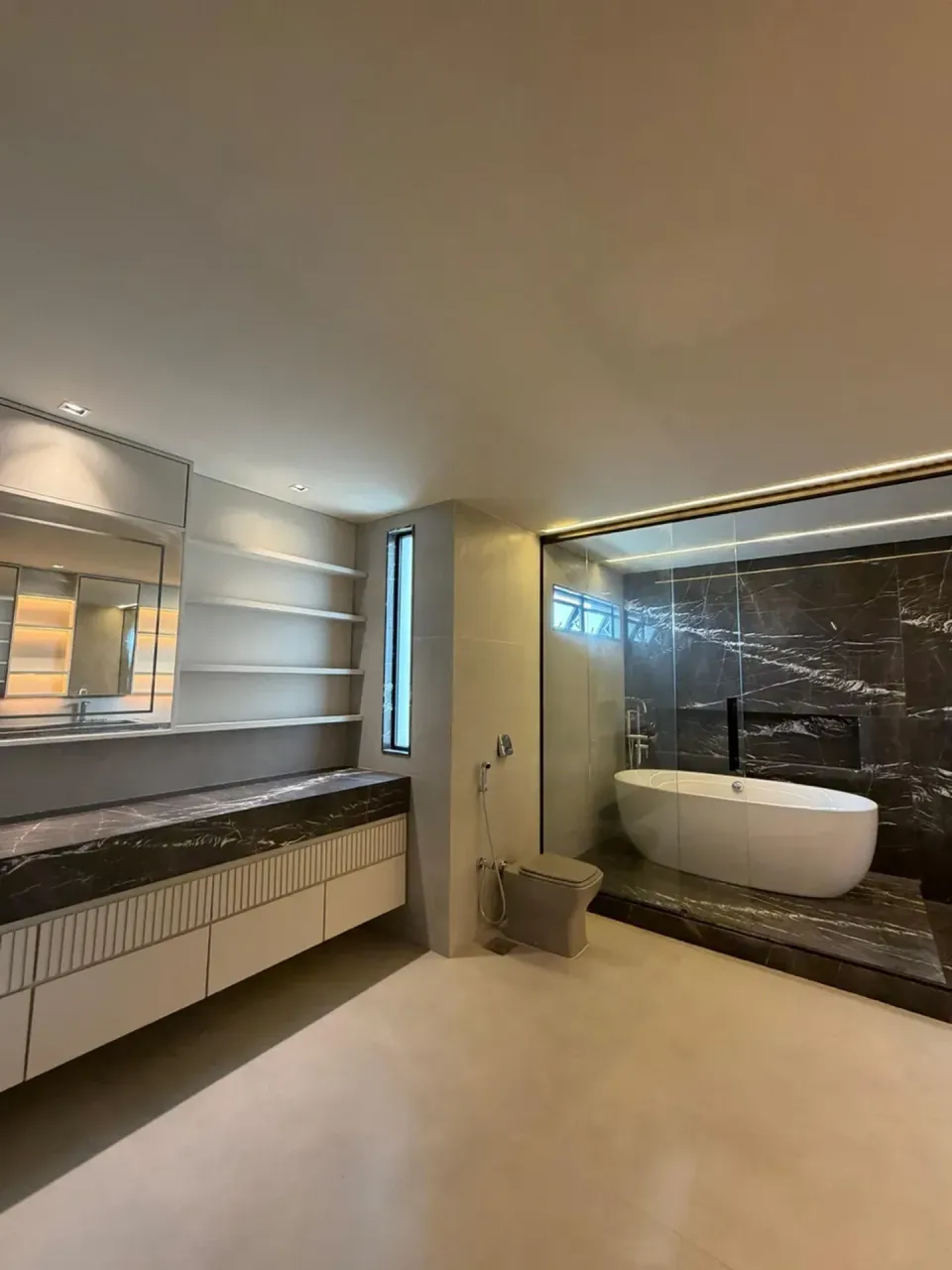 Furnished house with 5 bedrooms and open-plan kitchen — photo 16