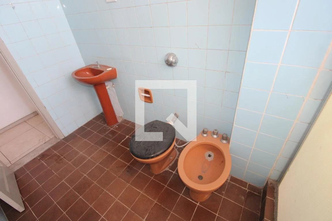 Wood or laminate floors in a 2-bedroom apartment, 100 m² — photo 13