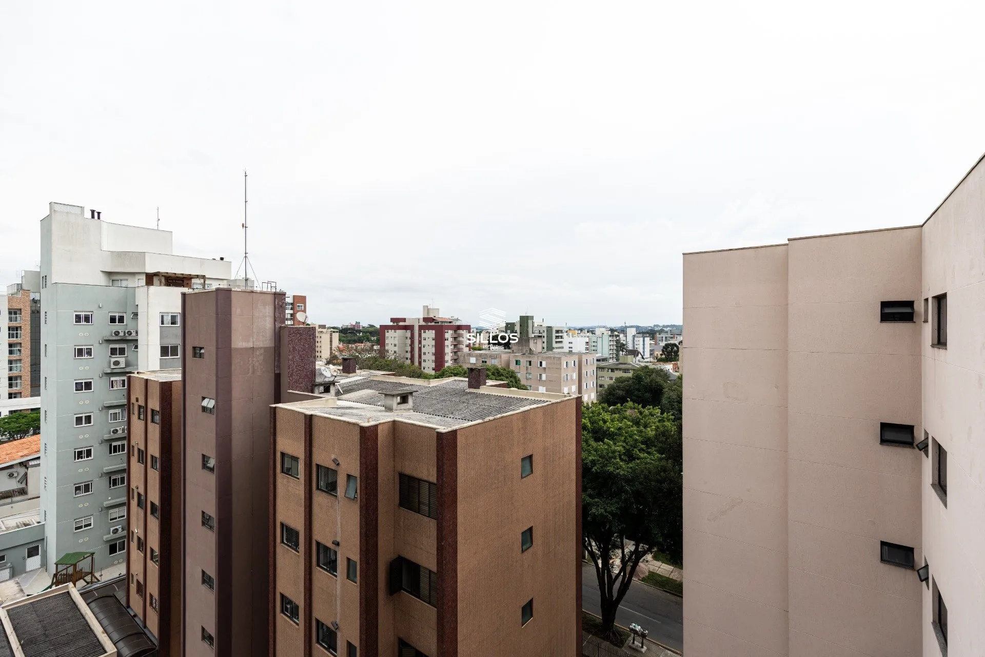 One-bedroom apartment with a washing machine — photo 16