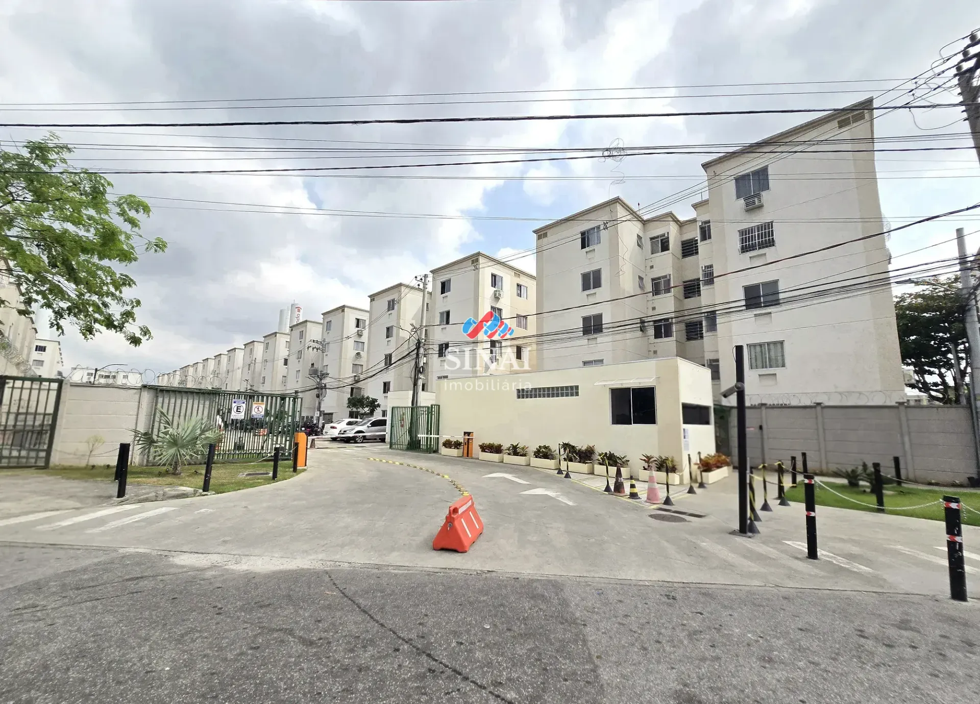 2-bedroom apartment with parking and open kitchen