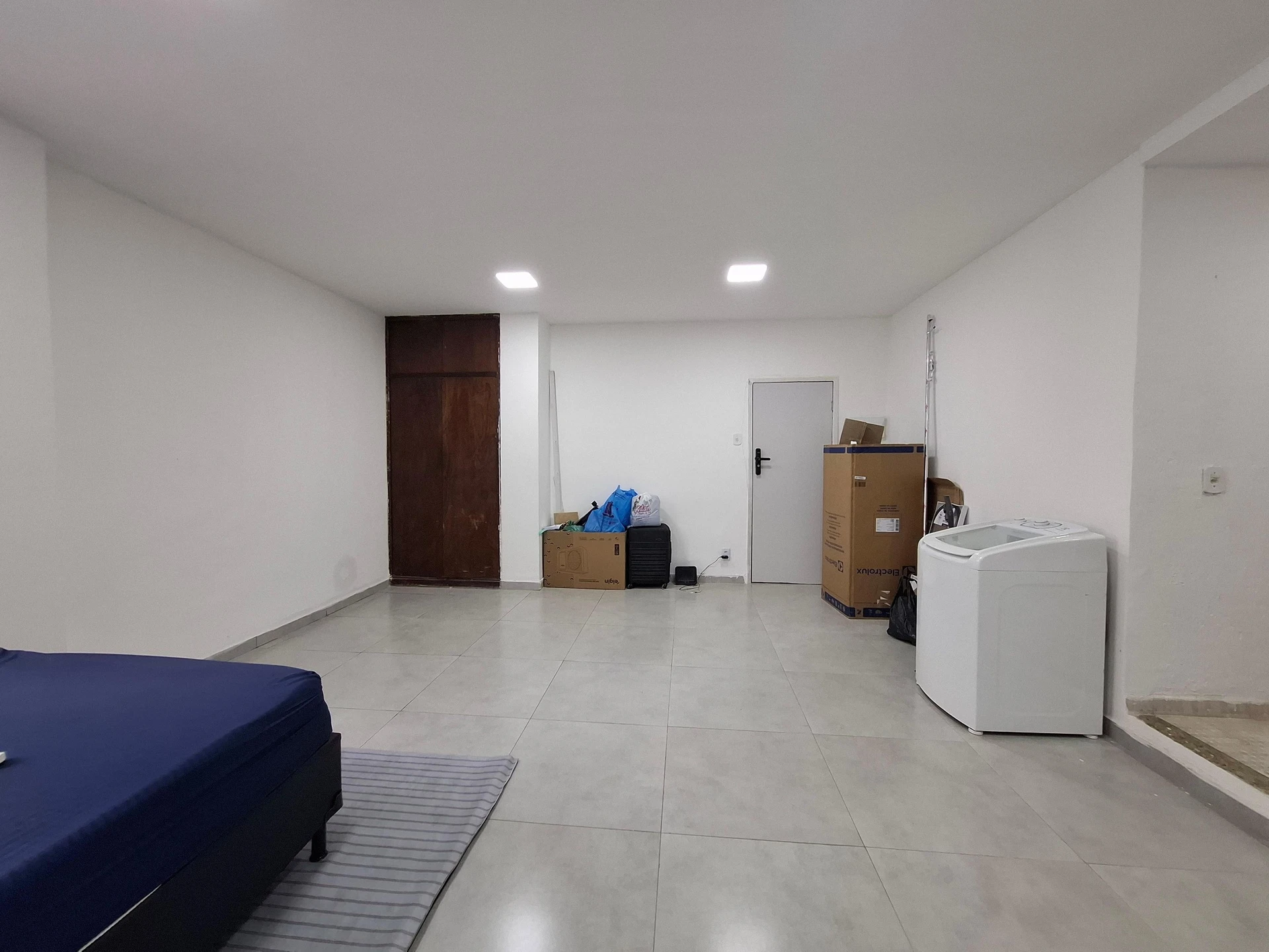 1-bedroom apartment with compact kitchenette, no parking — photo 6