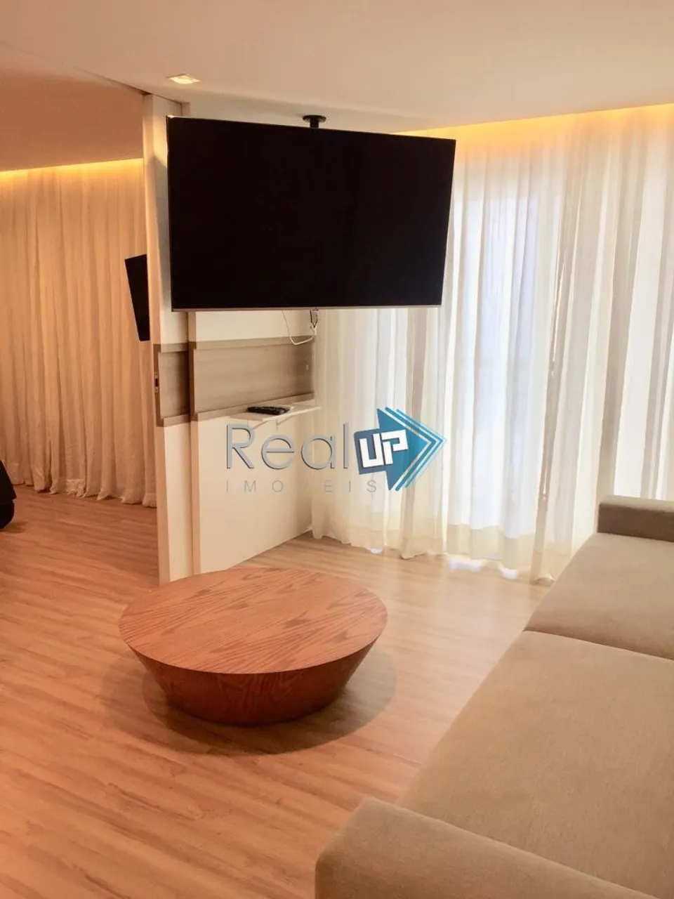 Furnished 2-bedroom apartment with balcony — photo 10