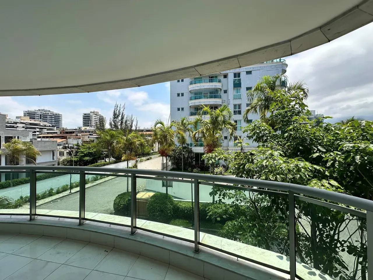 Apartamento mobiliado com 4 quartos e 291 m² — photo 34