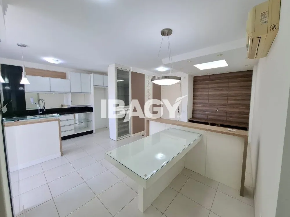 Furnished 95 m² apartment with 2 bedrooms and a desk — photo 2