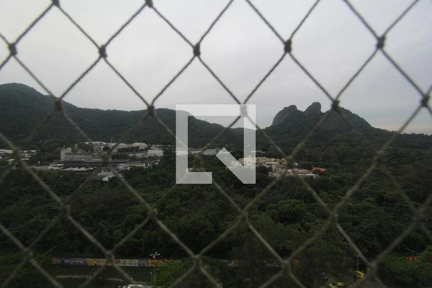 Glass-enclosed balcony in a 2-bedroom apartment, 62 m² — photo 8