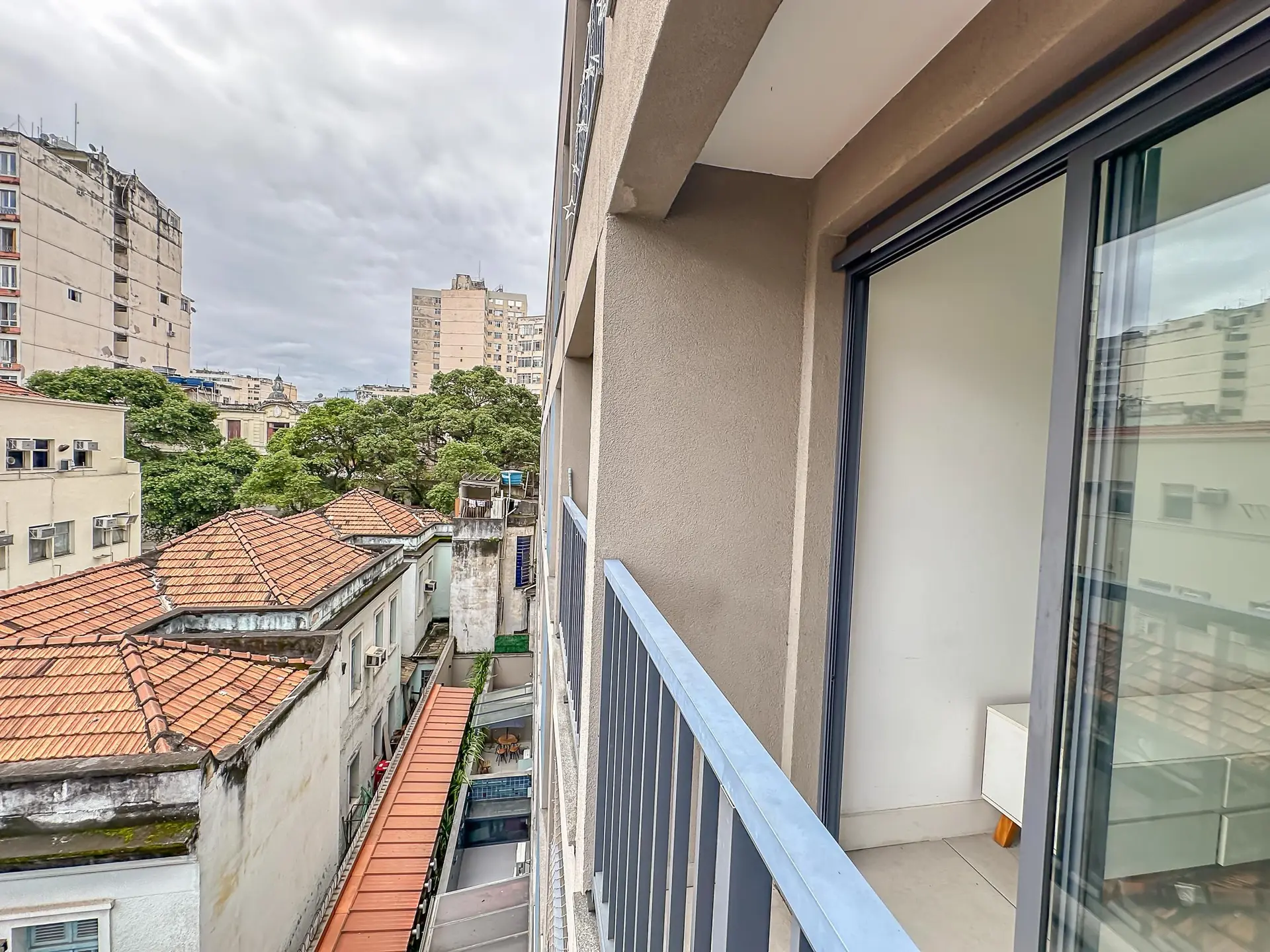 Furnished apartment, 42 m², with a glass-enclosed balcony — photo 21