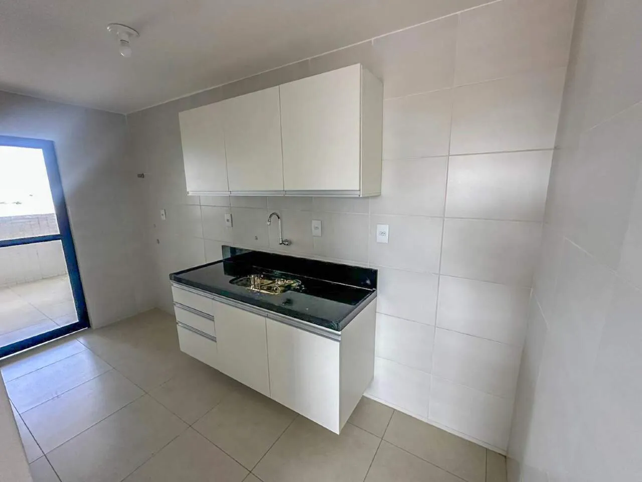 2-bedroom apartment with en-suite and fitted kitchen — photo 5