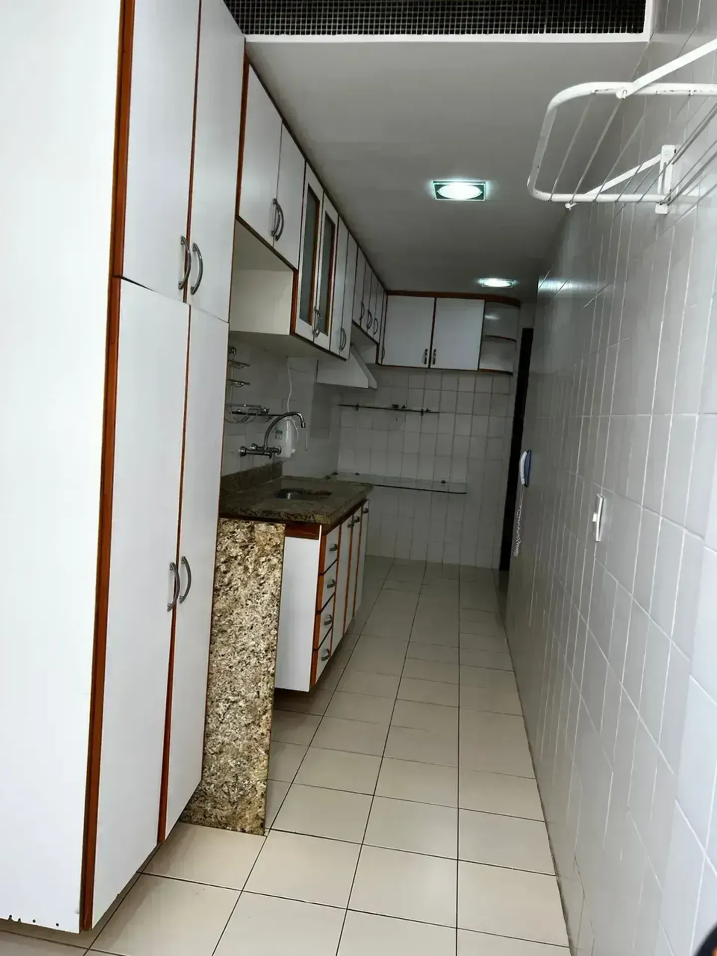 Apartamento de 2 quartos com cozinha fechada e jardim privativo — photo 16
