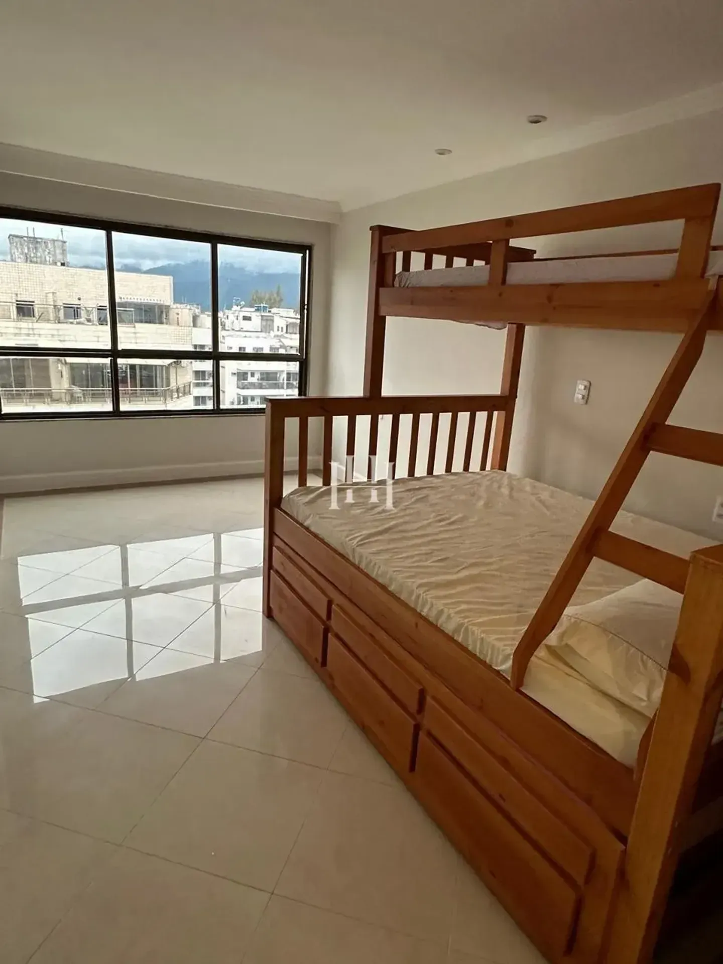 Apartamento com 5 quartos e 5 banheiros, varanda — photo 33