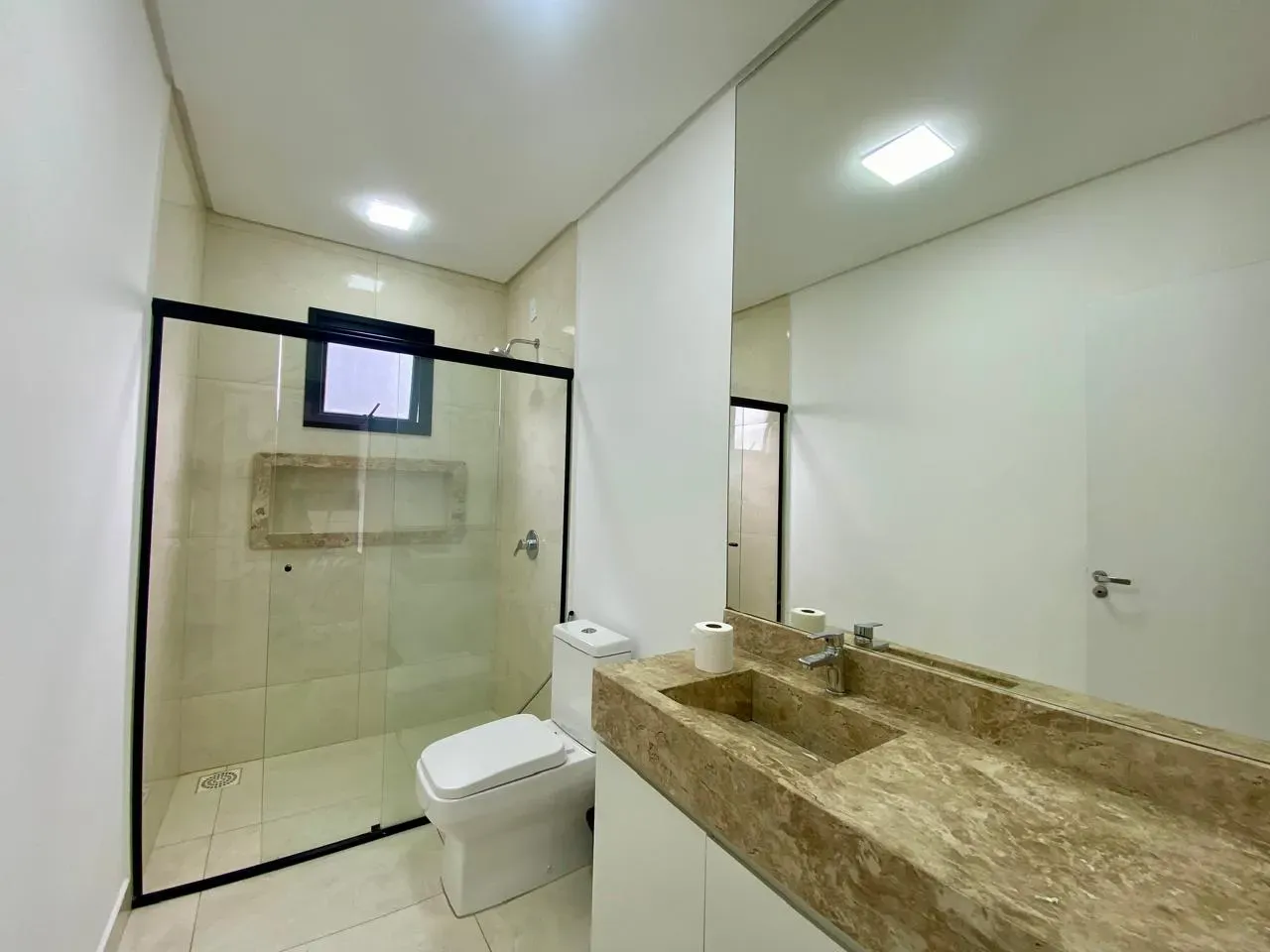 240 m² house with a garden and a bathtub — photo 4