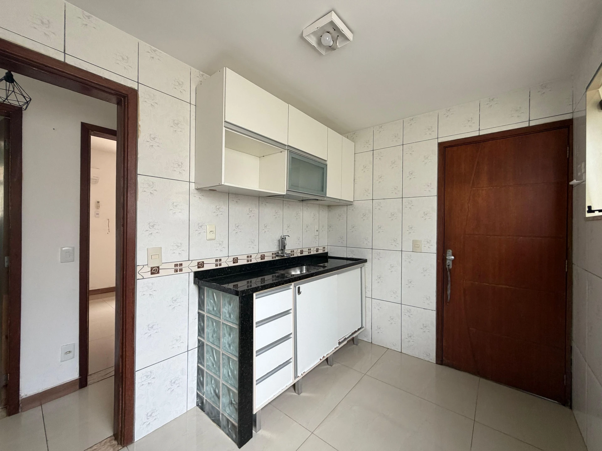 One-bedroom house with a washing machine — photo 22
