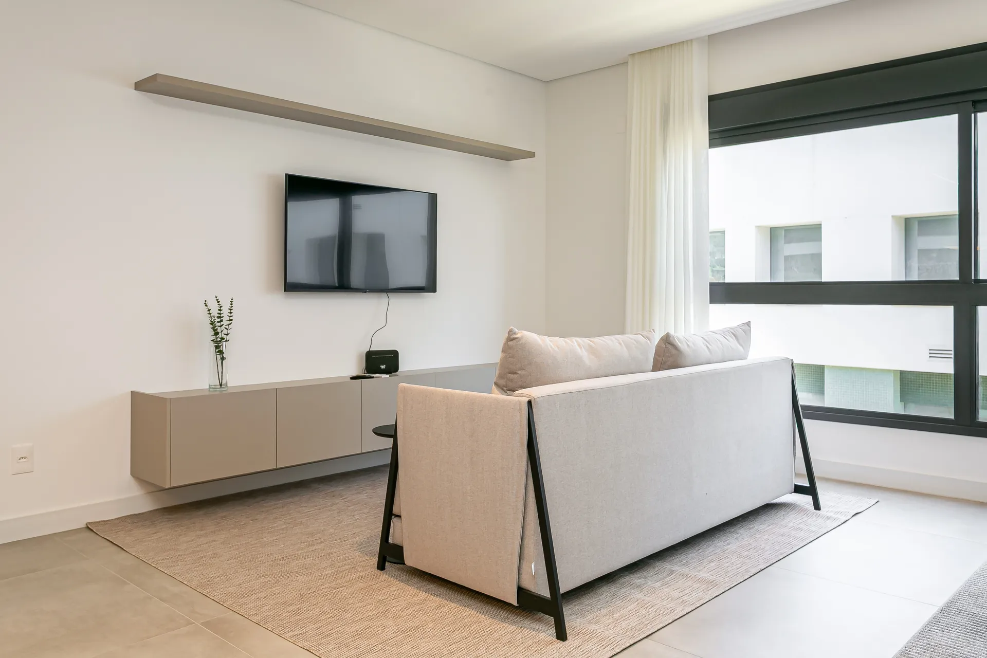 Меблированное студио с открытой кухней 54 м² — photo 16