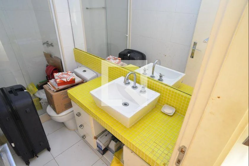 4-bedroom apartment with enclosed glass balcony — photo 37