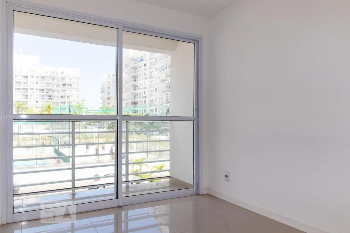 Unfurnished 3-bedroom apartment with en-suite baths — photo 19