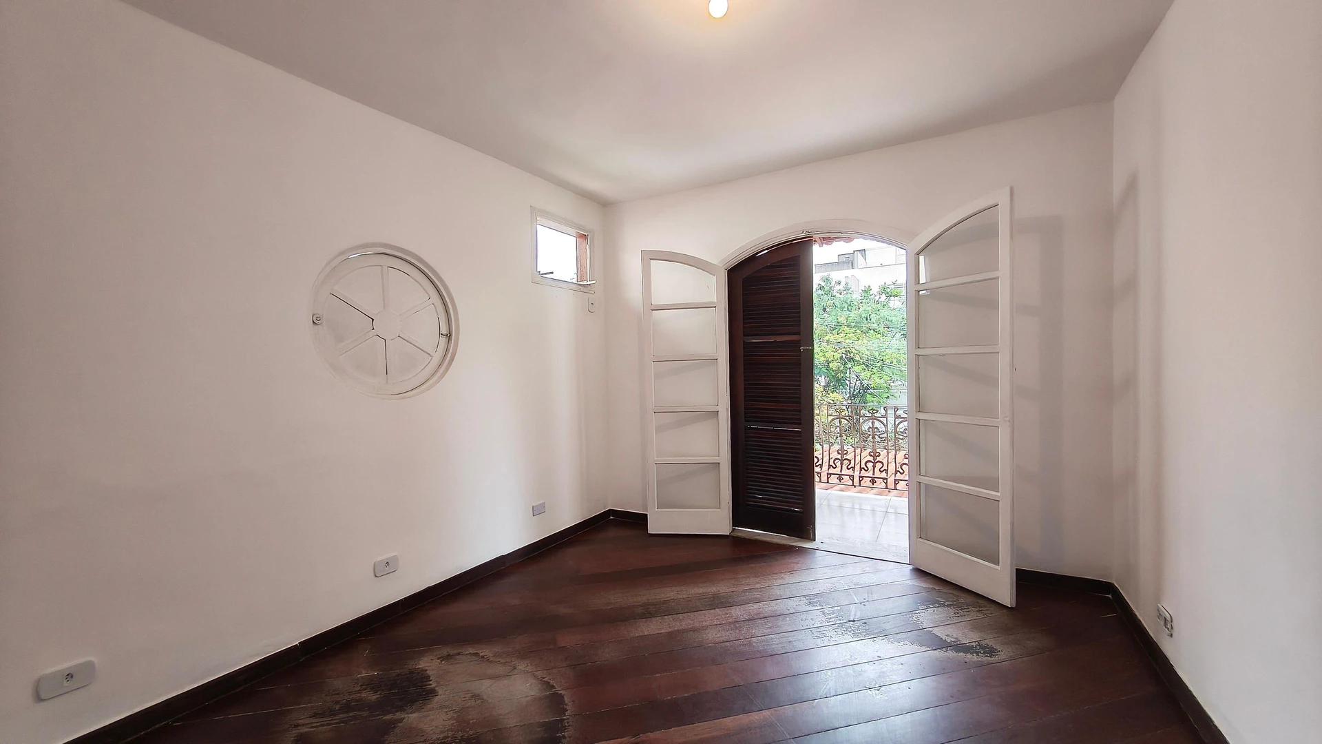 House, 250 m², with a bathtub — photo 6