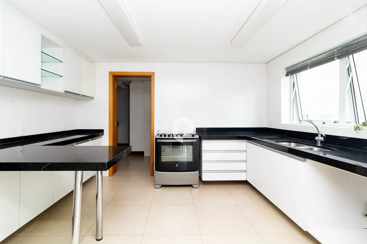3 en-suite bedroom apartment with 3 parking spots 426 m² — photo 5